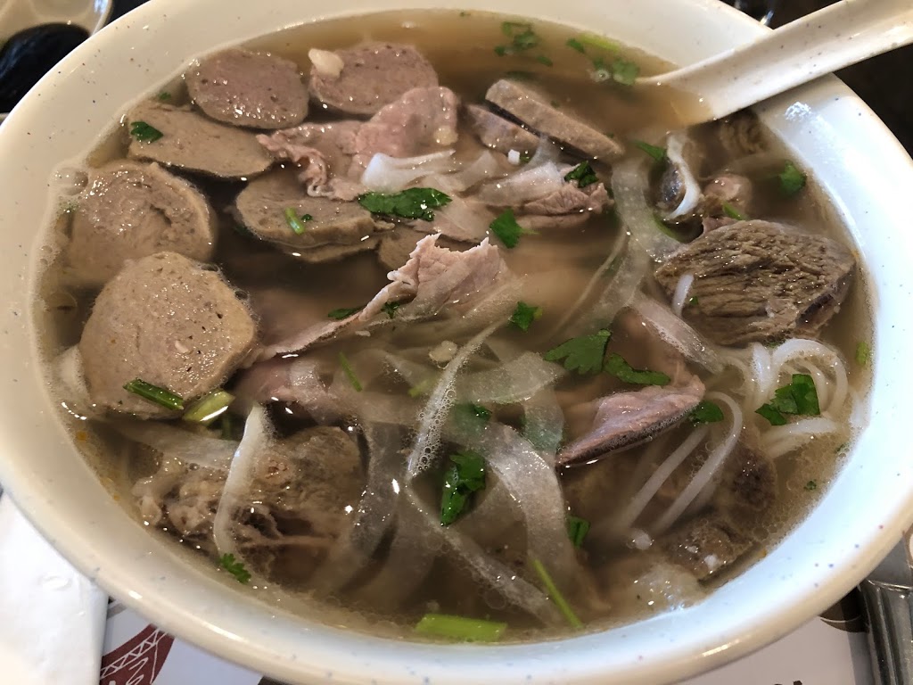 Soupebol | 1866 Boulevard des Sources, Pointe-Claire, QC H9R 5B1, Canada | Phone: (514) 426-1688