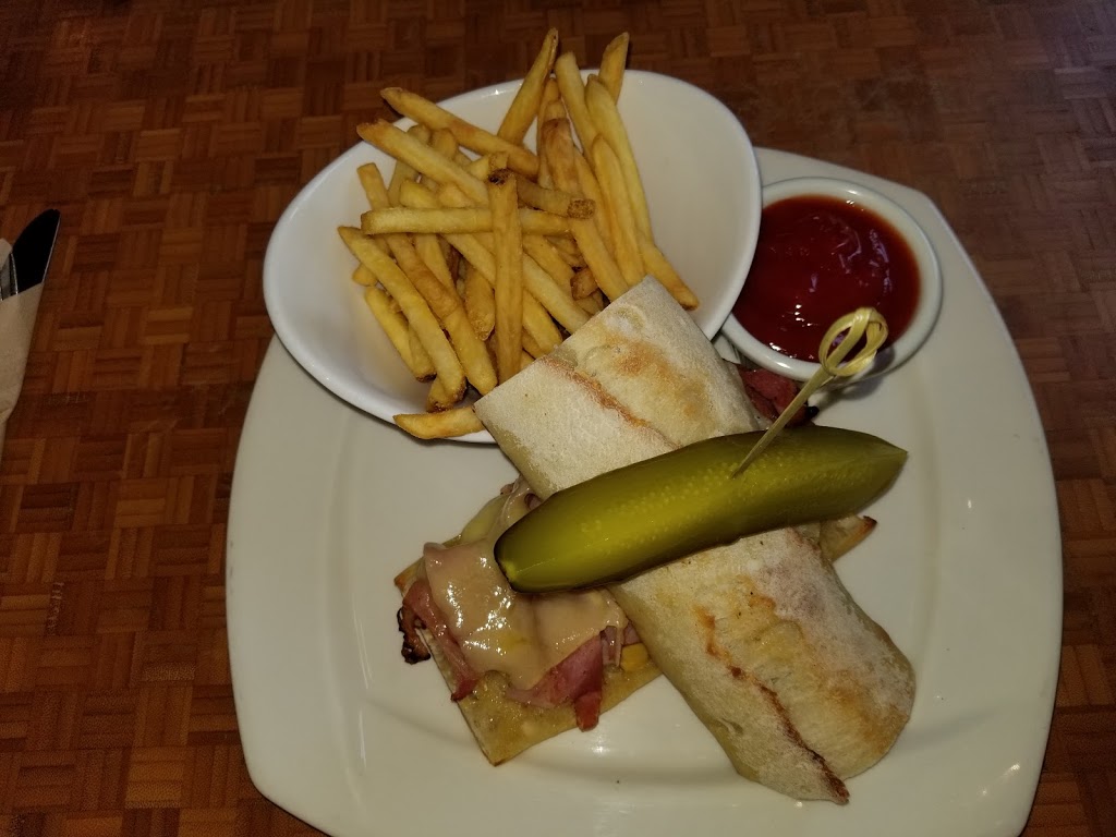 Metropolitan Bar & Grill | 829 McCallum Rd, Victoria, BC V9B 6W5, Canada | Phone: (250) 474-6063