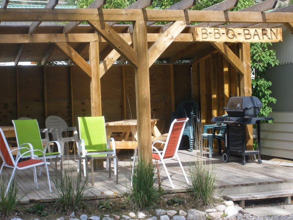 The Piccadilly | 4874 St Joseph St, Radium Hot Springs, BC V0A 1M0, Canada | Phone: (250) 347-9532