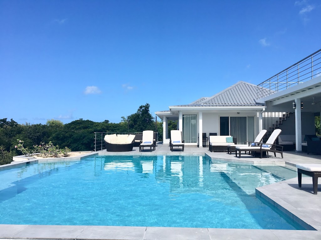 MAC Caribbean Villas | 9A Hyde Park Cir, Toronto, ON M3B 3N4, Canada | Phone: (416) 222-0025