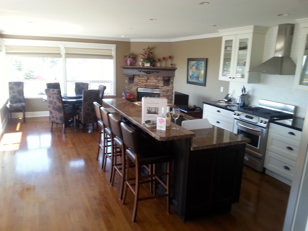 Holiday Vacation Rental Properties | 2563 Langdon St, Abbotsford, BC V2T 3L3, Canada | Phone: (604) 835-7242