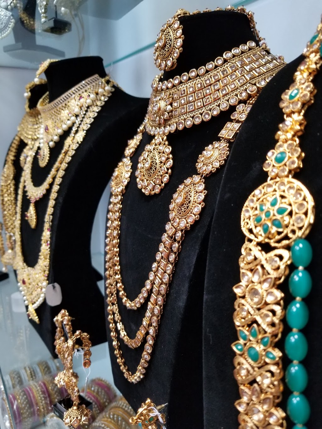 DY Boutique Inc. | 3331 Markham Rd Unit 104, Scarborough, ON M1X 1S8, Canada | Phone: (416) 609-9955