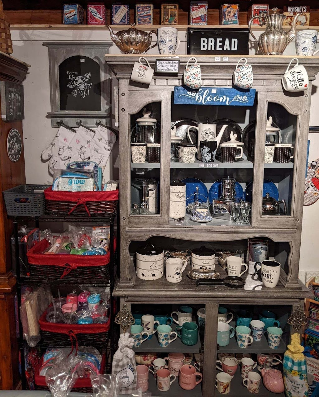 Grammas Shabby Attic | 263 Simmons Rd, Odessa, ON K0H 2H0, Canada | Phone: (343) 333-1311