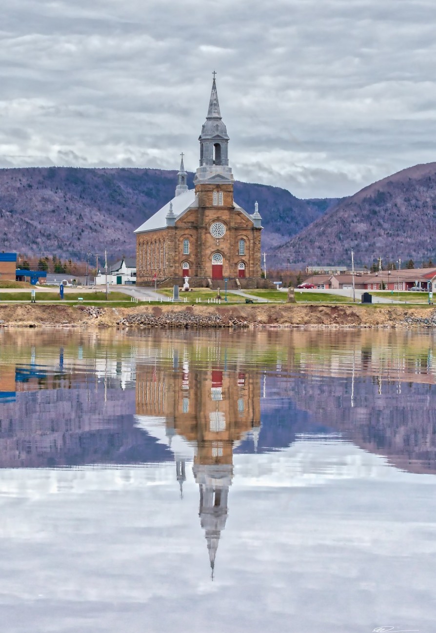 Église catholique Saint-Pierre Catholic Church | 15114 Cabot Trail, Chéticamp, NS B0E 1H0, Canada | Phone: (902) 224-2064