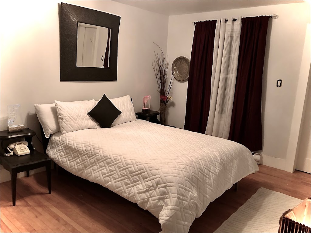 Couette et Café Pont Rouge | 83 Rue Saint-Marc, Coaticook, QC J1A 2M2, Canada | Phone: (819) 580-0422