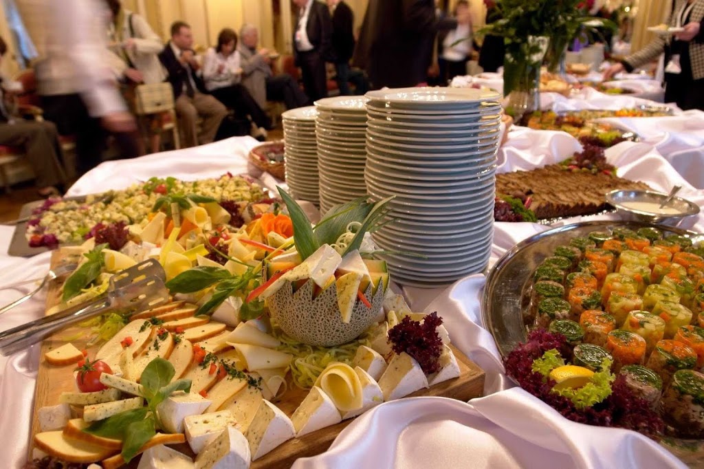 The Innsville Restaurant | 1143 Hamilton Regional Rd 8, Stoney Creek, ON L8E 5G7, Canada | Phone: (905) 643-1244