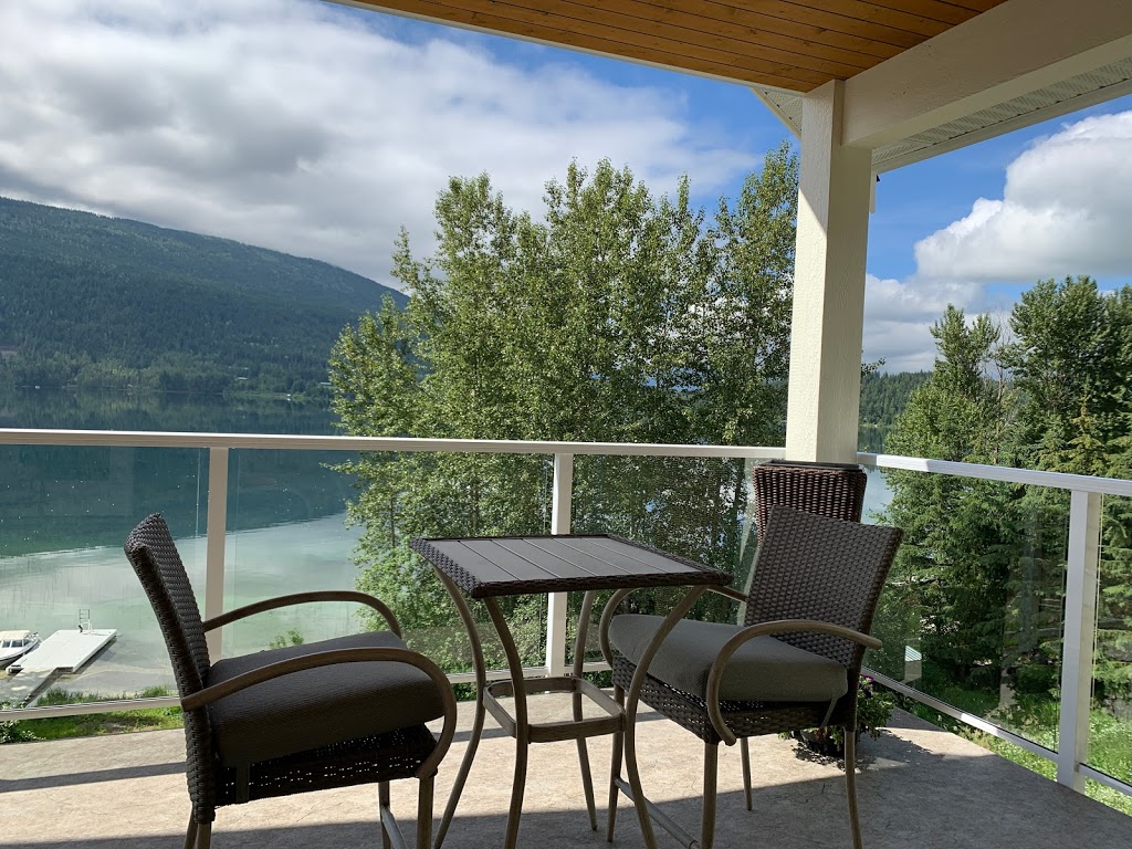 Song Birds Bed & Breakfast | 3828 Parri Rd, Sorrento, BC V0E 2W1, Canada | Phone: (604) 992-2010