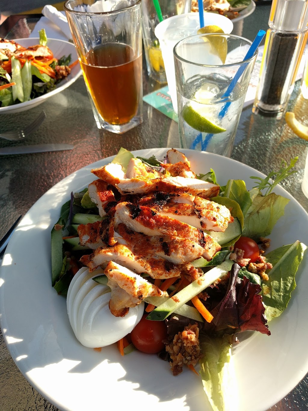 The Barking Parrot Bar | 21 Lakeshore Dr W, Penticton, BC V2A 7M5, Canada | Phone: (250) 493-9753