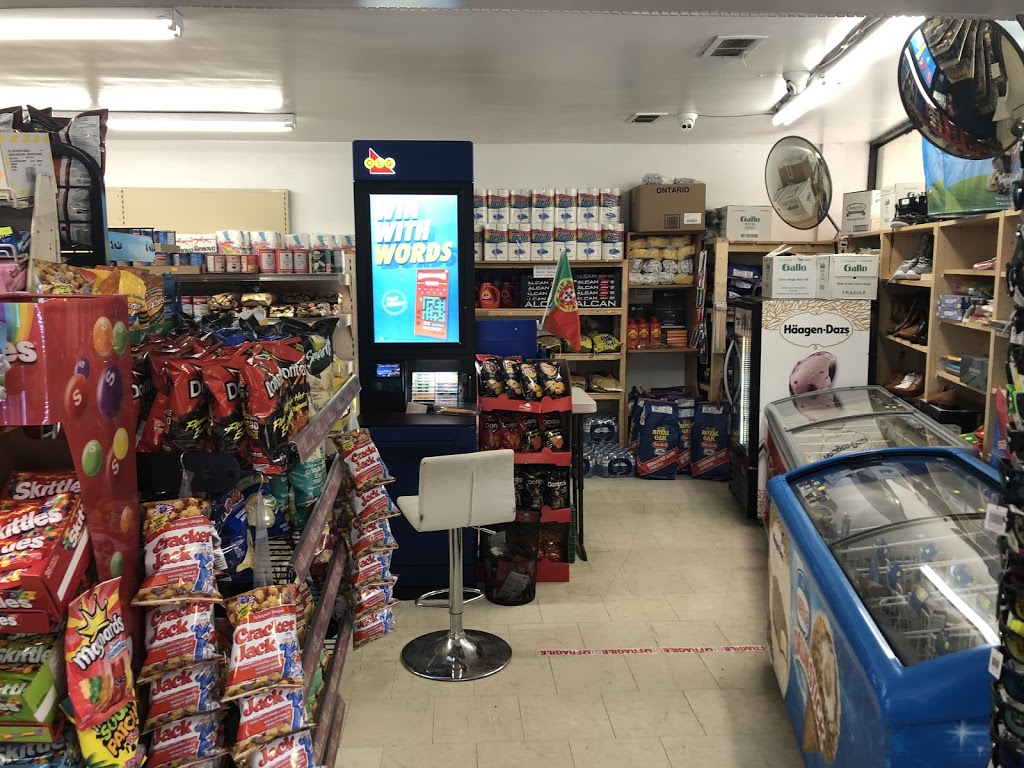 Silverthorn Market convenience | 467 Silverthorn Ave, York, ON M6M 3H6, Canada | Phone: (416) 651-1984