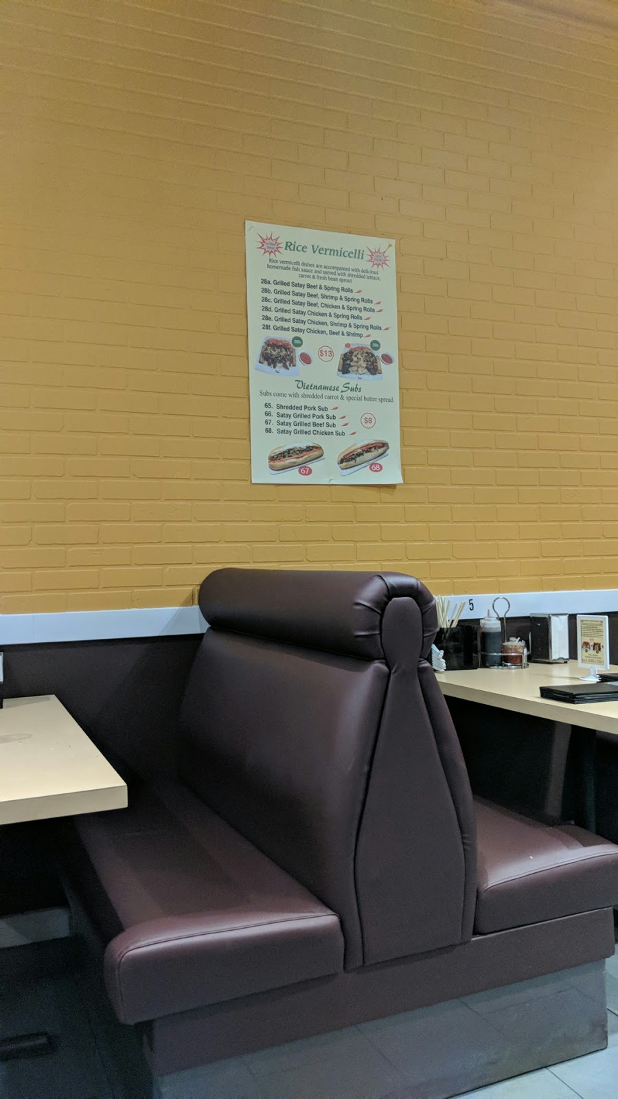 Le’s Pho Noodlehouse | 8180 11 St SE, Calgary, AB T2H 3B8, Canada