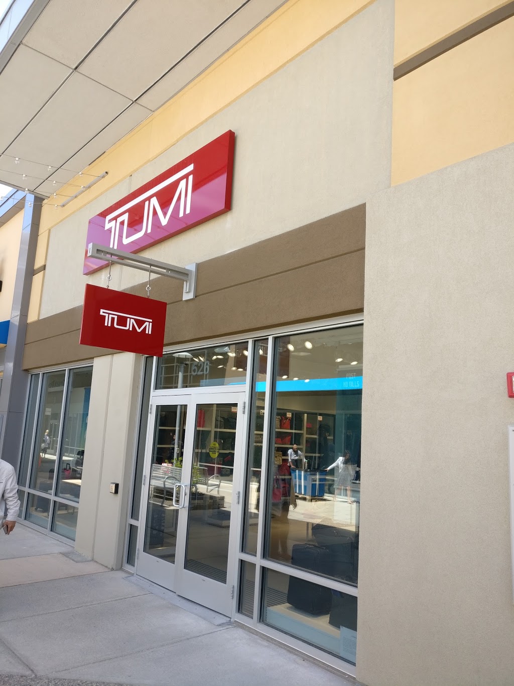 TUMI Outlet Store 13850 Steeles Ave W 526, Halton Hills, ON L7G 0J1
