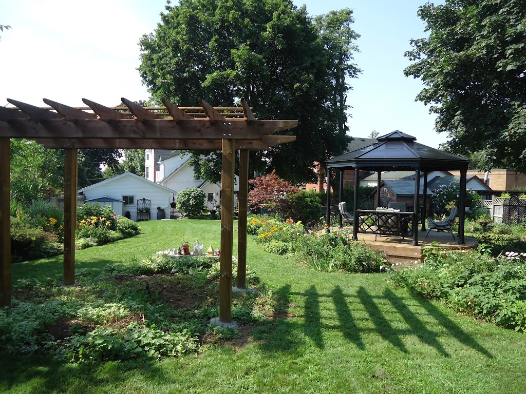 Absolute Elegance Bed & Breakfast | 6023 Culp St, Niagara Falls, ON L2G 2B6, Canada | Phone: (289) 296-9473