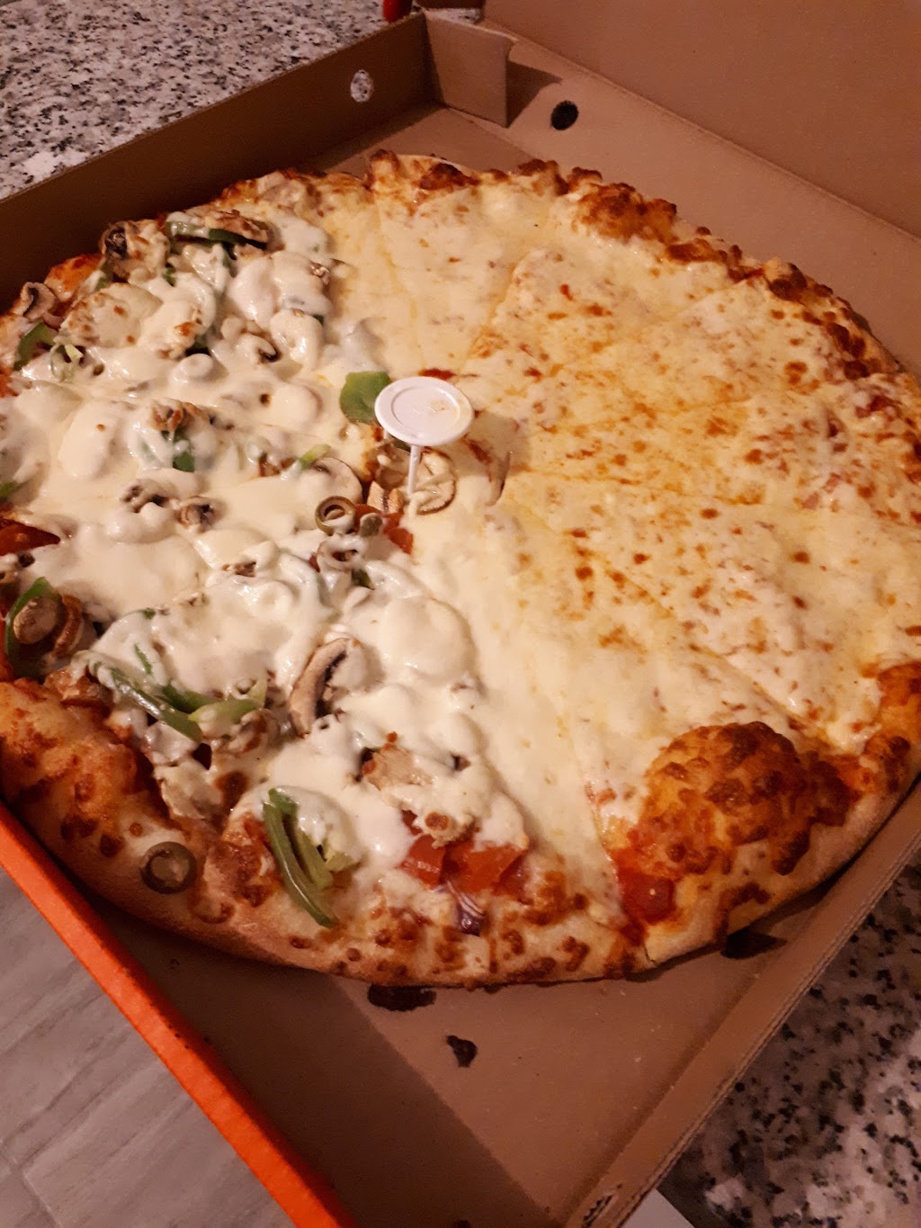 Pizza Pizza | 195 Mill St, Angus, ON L0M 1B0, Canada | Phone: (705) 424-1111