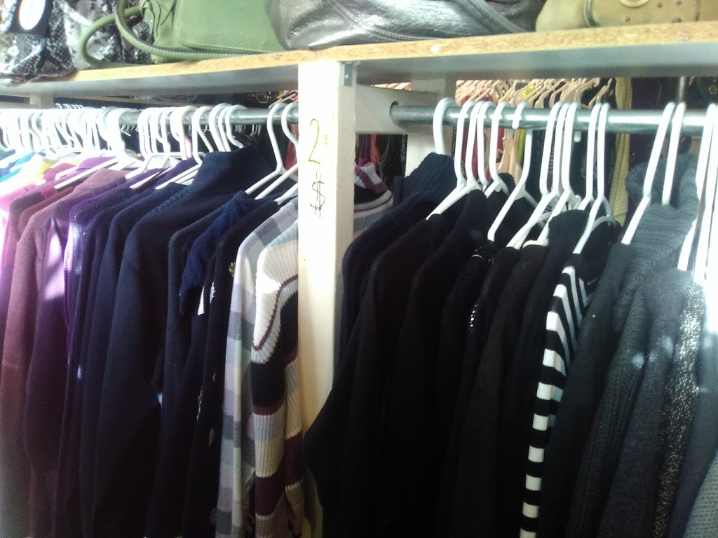 Friperie Quatres Saisons | 2763 Chemin Ste Marie, Mascouche, QC J7K 1N2, Canada | Phone: (450) 474-4446