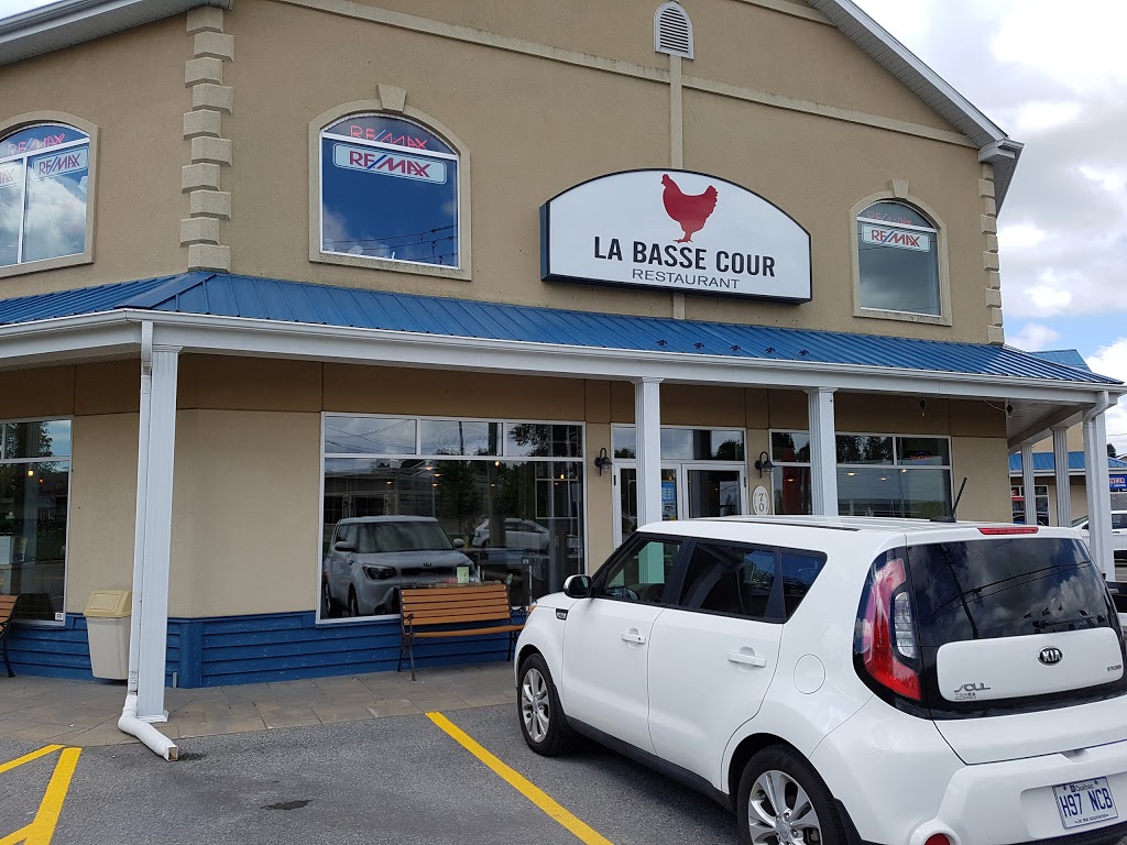 Restaurant La Basse Cour | 70 QC-338, Les Coteaux, QC J7X 1A2, Canada | Phone: (450) 217-2020
