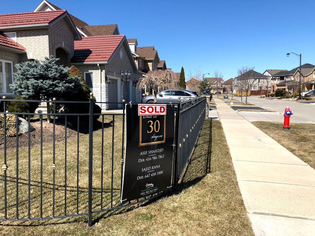Mississauga Real Estate Agent - Asif Shahzad - Century21 | 6980 Maritz Dr #8, Mississauga, ON L5W 1Z3, Canada | Phone: (416) 986-7862
