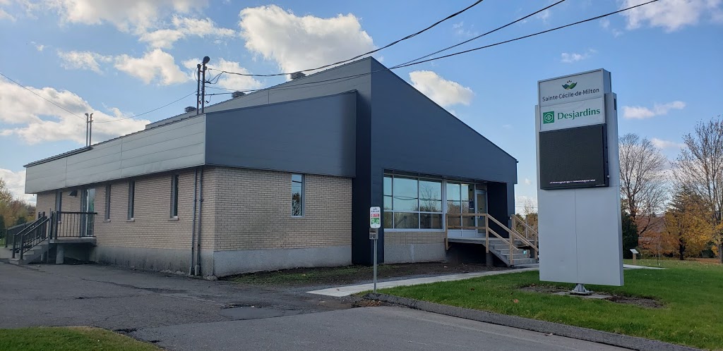 Municipalité de Sainte-Cécile-de-Milton | 112 Rue Principale, Sainte-Cécile-de-Milton, QC J0E 2C0, Canada | Phone: (450) 378-1942
