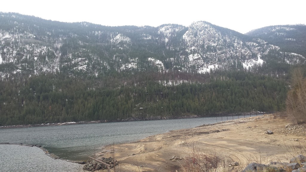 The Waterfront at Arrow Lakes | 5570 Broadwater Rd #305, Castlegar, BC V1N 0A1, Canada | Phone: (250) 365-0306