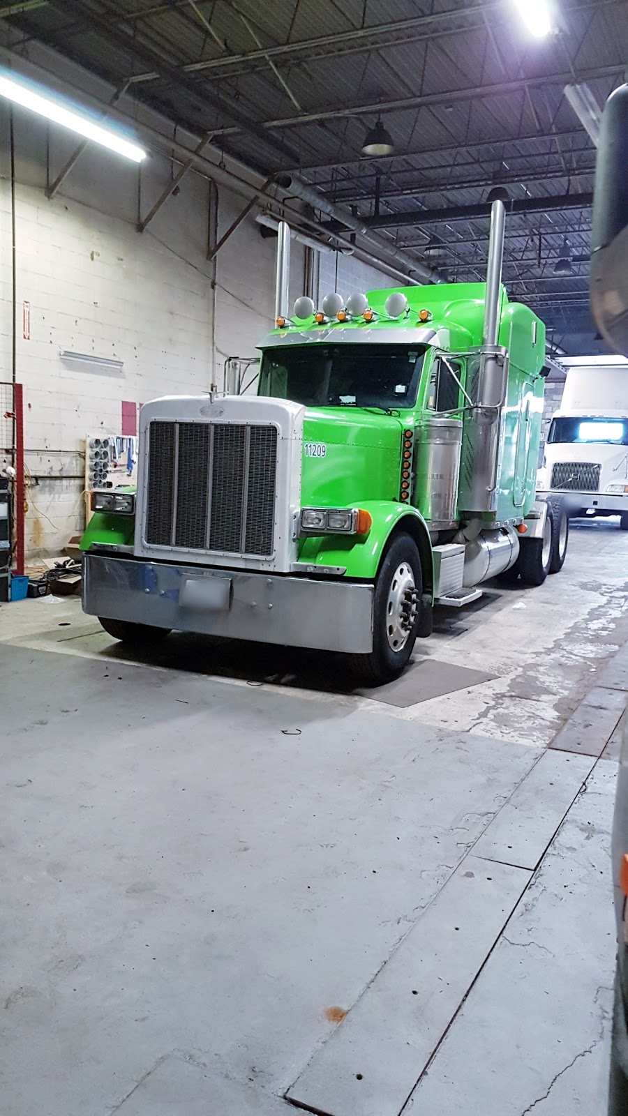 Maingate Truck & Trailer Repair Shop | 5395 Maingate Dr Unit # 16 & 17, Mississauga, ON L4W 1G6, Canada | Phone: (905) 502-0072