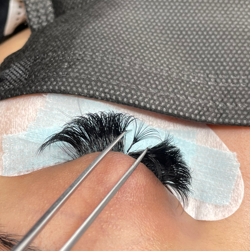 DELLUXE Beauty Bar | 7240 Wellington Rd 124, Guelph, ON N1H 6J3, Canada | Phone: (519) 710-7500