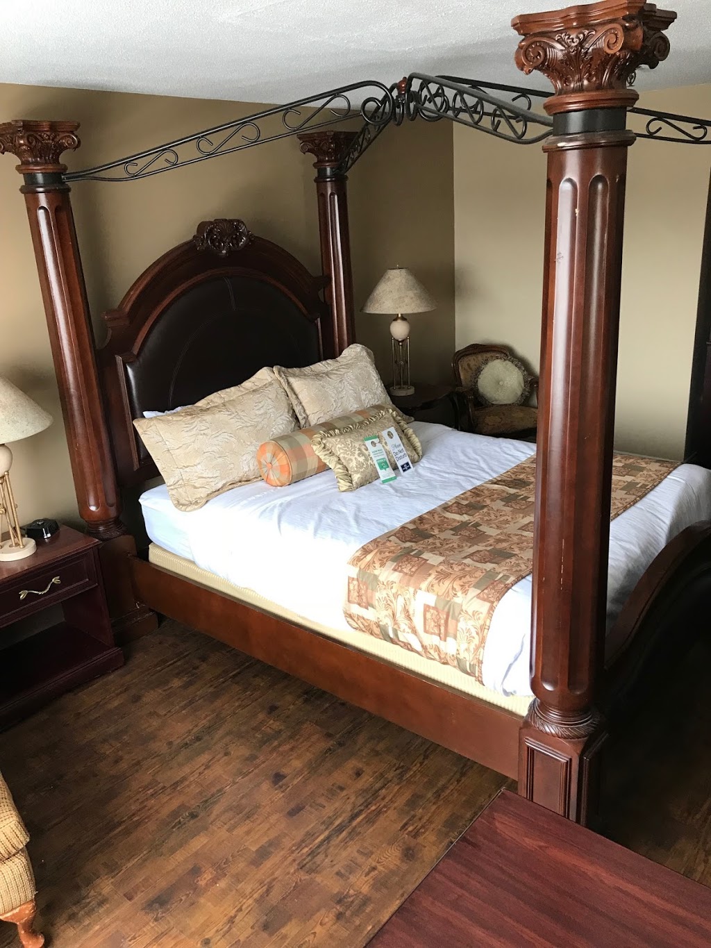 Hearthstone Inn Dartmouth | 313 Prince Albert Rd, Dartmouth, NS B2Y 1N3, Canada | Phone: (902) 469-5850