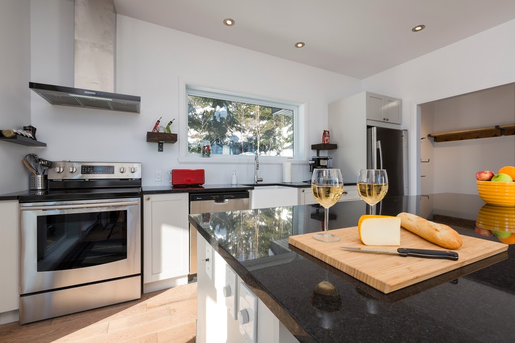 Chalet Equinox | 17 Chemin Gabrielle Roy, Petite-Rivière-Saint-François, QC G0A 2L0, Canada | Phone: (833) 354-6659