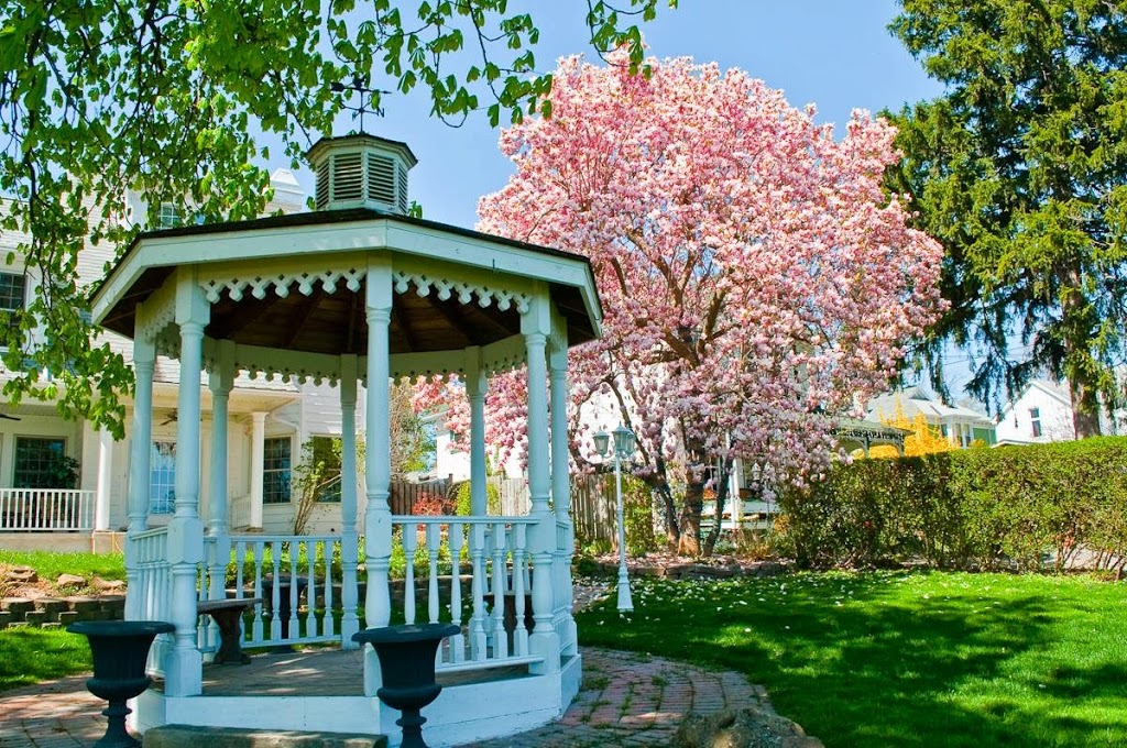 Chestnut Inn | 4983 River Rd, Niagara Falls, ON L2E 3G6, Canada | Phone: (905) 374-7623