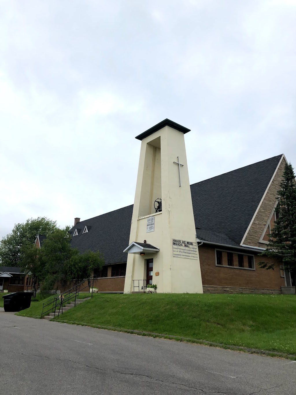 St. Pius X Church | 748 Avenue de Grande Île, Salaberry-de-Valleyfield, QC J6S 3N8, Canada | Phone: (450) 373-3644