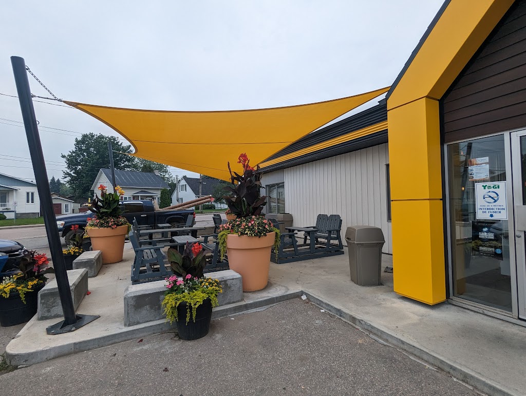 Restaurant Yogi | 675, boul Marcotte, Roberval, QC G8H 2A1, Canada | Phone: (418) 275-0329
