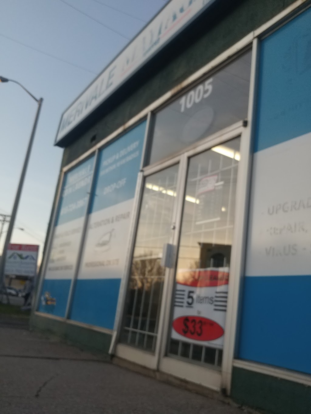 Merivale Coin Laundry | 1005 Merivale Rd, Ottawa, ON K1Z 6A6, Canada | Phone: (613) 724-3867