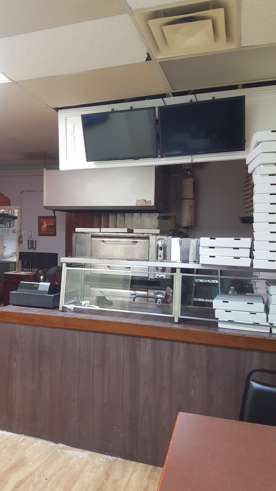 Yaseen Pizza Bank Street | 2895 Bank St, Gloucester, ON K1T 1N2, Canada | Phone: (613) 739-6363