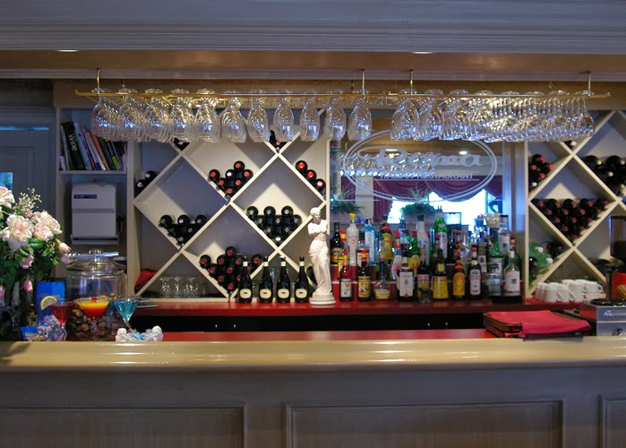 Roma Italian Restaurant | 6350 Tomken Rd, Mississauga, ON L5T 1Y3, Canada | Phone: (905) 670-3278