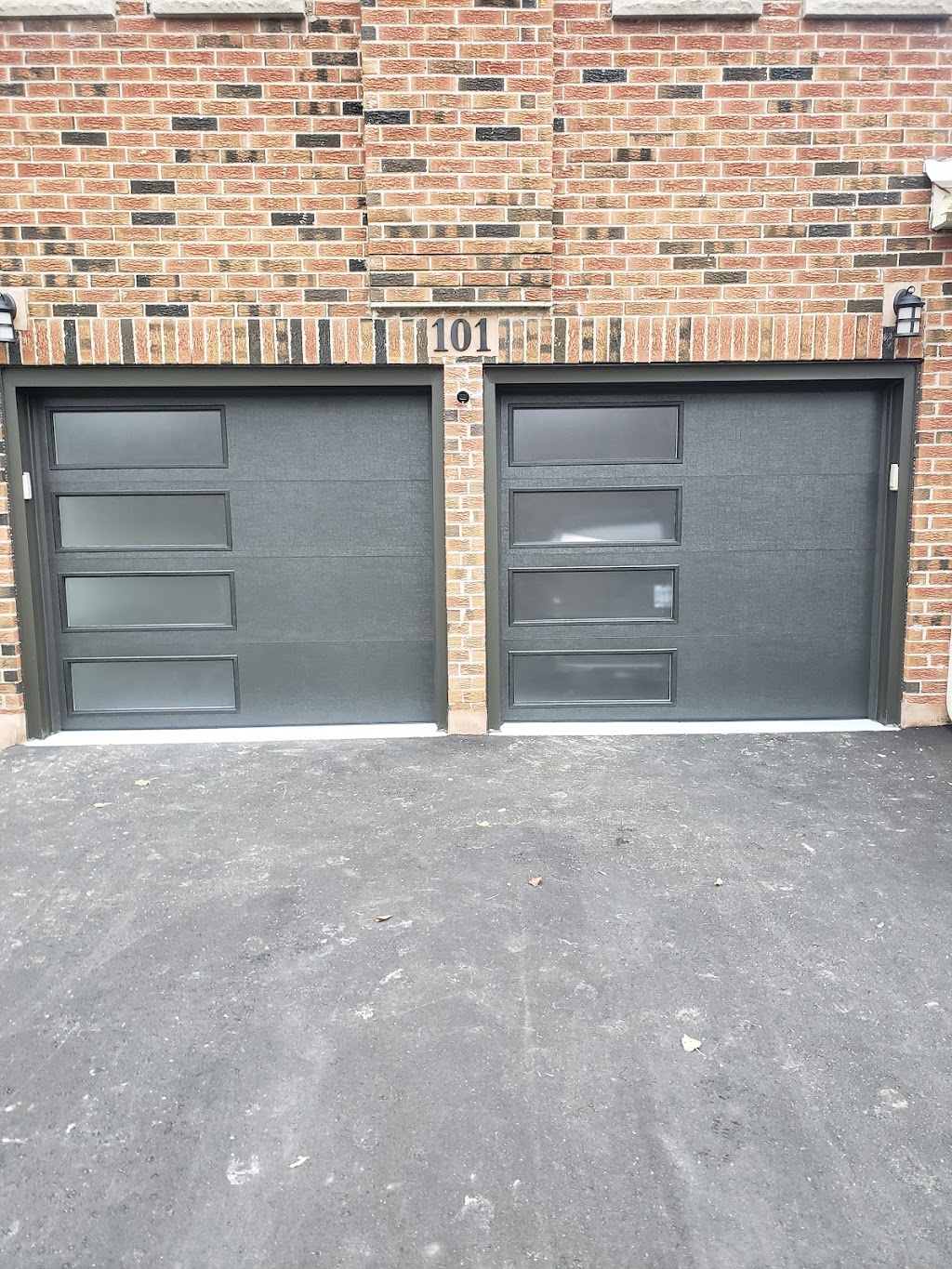 Markham Garage Door | 4 Isabella Peach Dr, Markham, ON L6C 1J4, Canada | Phone: (647) 370-1675
