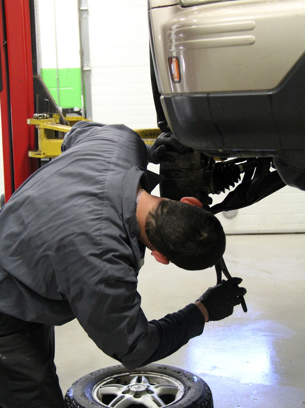Vaughan Auto Service | 77 Highview Ave E, London, ON N6C 5G4, Canada | Phone: (519) 434-7798