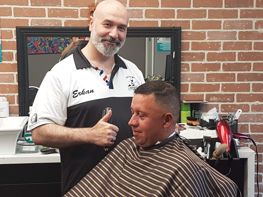 Queensway Barbers | 818 The Queensway, Etobicoke, ON M8Z 1N5, Canada | Phone: (416) 255-9285