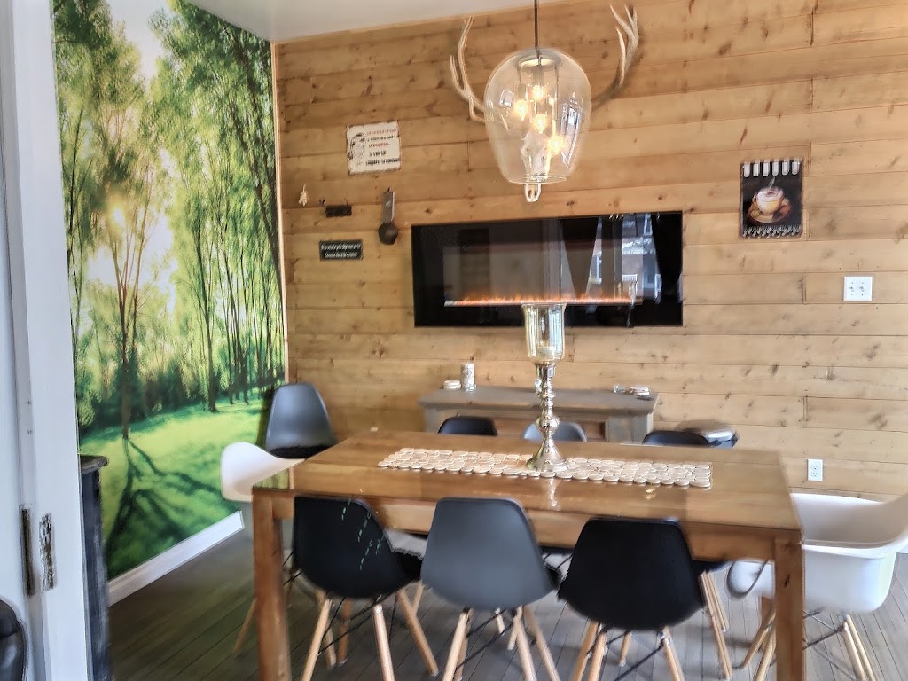 Hébergement La Villa Du Charme # CITQ 299060 | 796 Bd Ducharme, La Tuque, QC G9X 3B6, Canada | Phone: (819) 376-8151