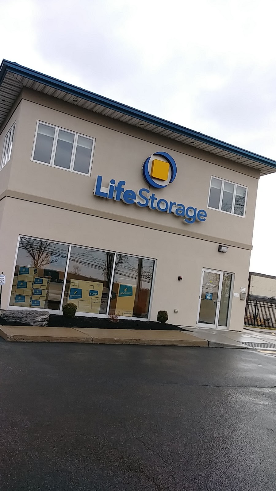 Life Storage | 550 Cayuga Rd, Buffalo, NY 14225, USA | Phone: (716) 395-0585