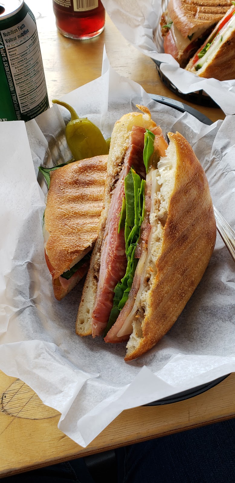 Estrellas Montreal Deli | 5932 200 St, Langley City, BC V3A 1N3, Canada | Phone: (604) 539-9988
