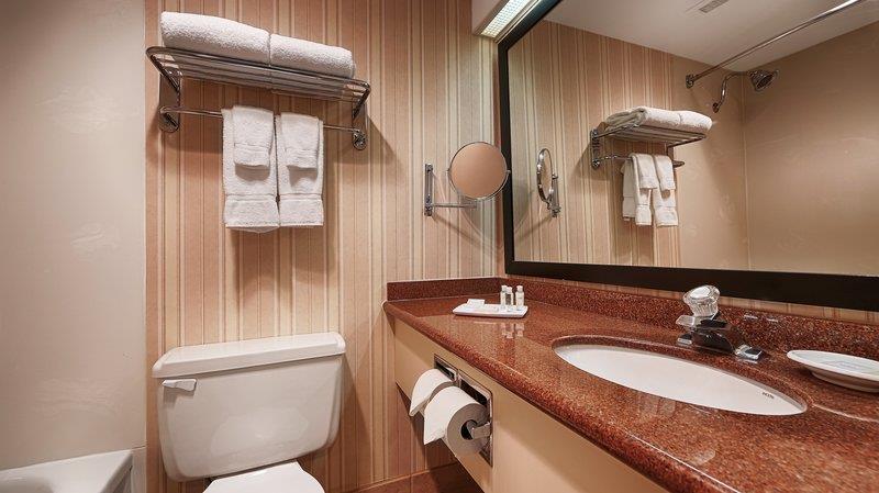 The Roehampton Hotel | 808 Mt Pleasant Rd, Toronto, ON M4P 2L2, Canada | Phone: (800) 387-8899