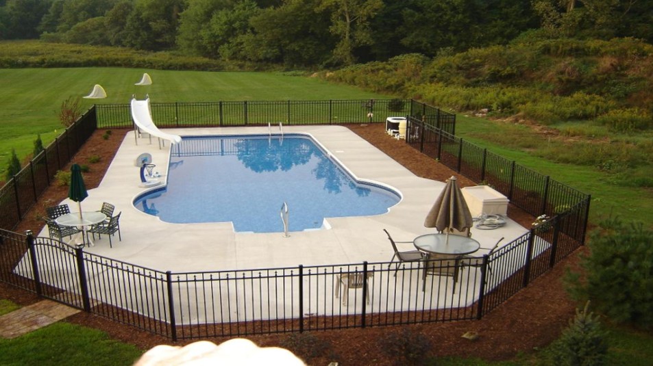Clôtures et Patios de lEstrie Inc. | 3249 QC-112, Shefford, QC J2M 1C6, Canada | Phone: (450) 915-0766