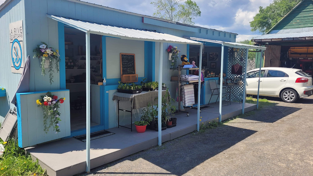 La Rive des Artisans | 315 Rue Félix Antoine Savard, Saint-Joseph-de-la-Rive, QC G0A 3Y0, Canada | Phone: (418) 324-9414