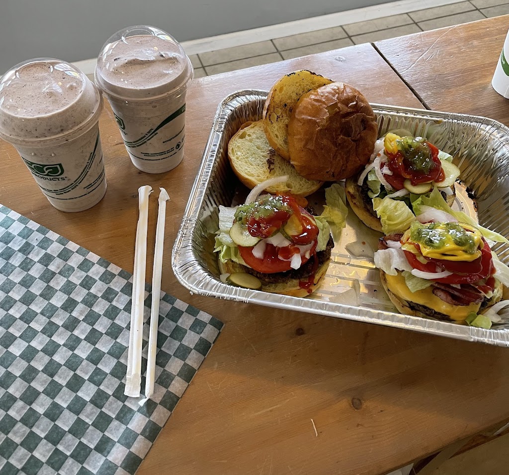 Kate’s Burger Counter | 1184 Kashagawigamog Lake Rd, Minden, ON K0M 2K0, Canada | Phone: (705) 286-4554