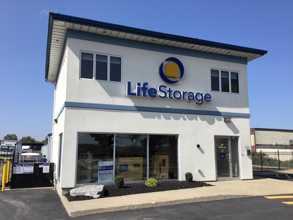 Life Storage | 550 Cayuga Rd, Buffalo, NY 14225, USA | Phone: (716) 395-0585