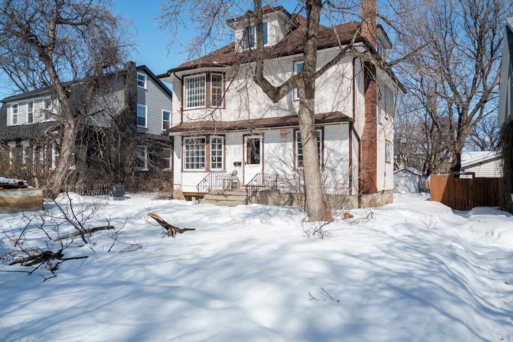 Alix McIntyre Realtor - Royal LePage Dynamic | 3-1450 Corydon Ave, Winnipeg, MB R3N 0J3, Canada | Phone: (204) 989-5000