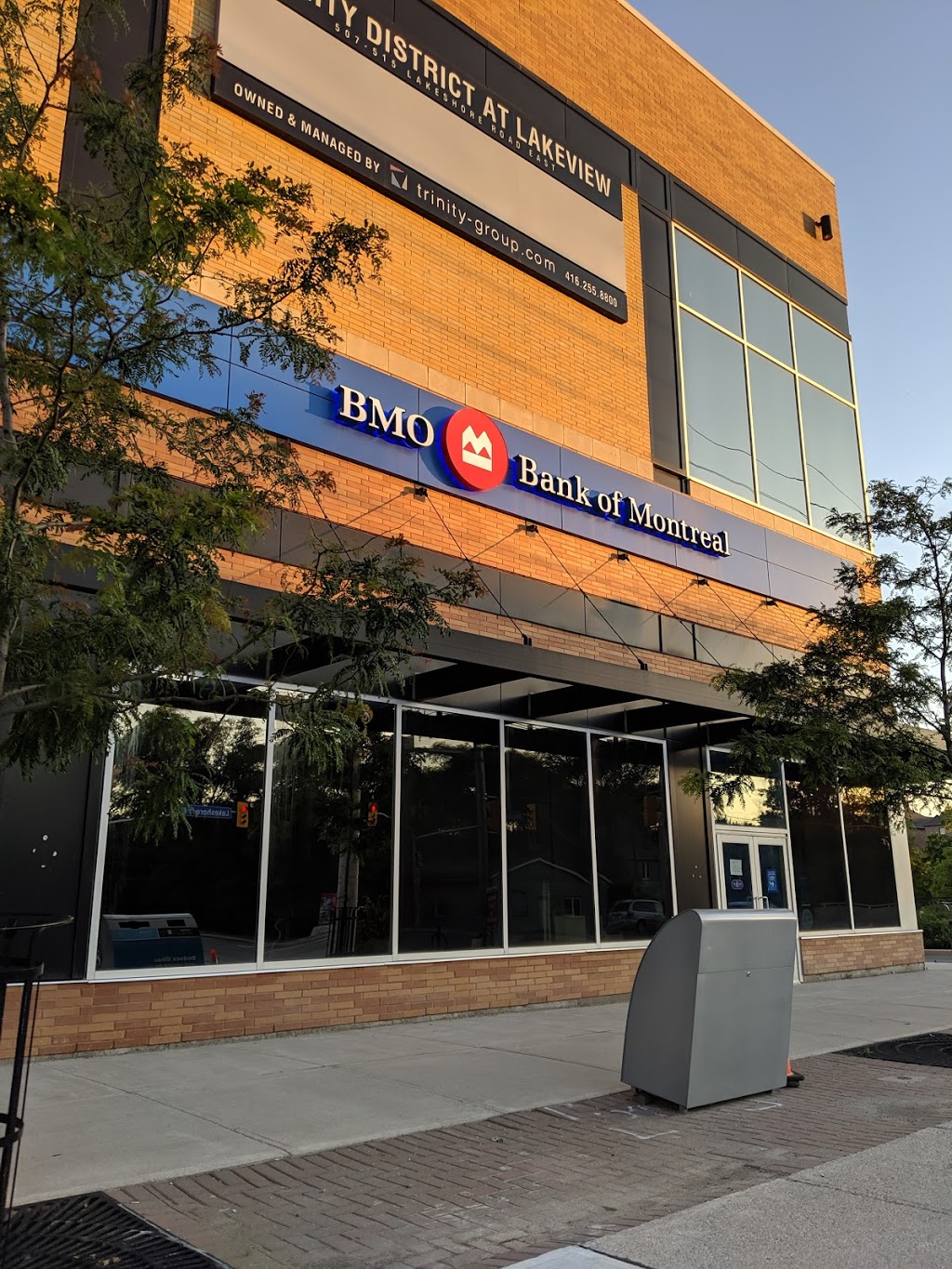 BMO Bank of Montreal | 515 Lakeshore Rd E #113, Mississauga, ON L5G 1H9, Canada | Phone: (905) 274-3438