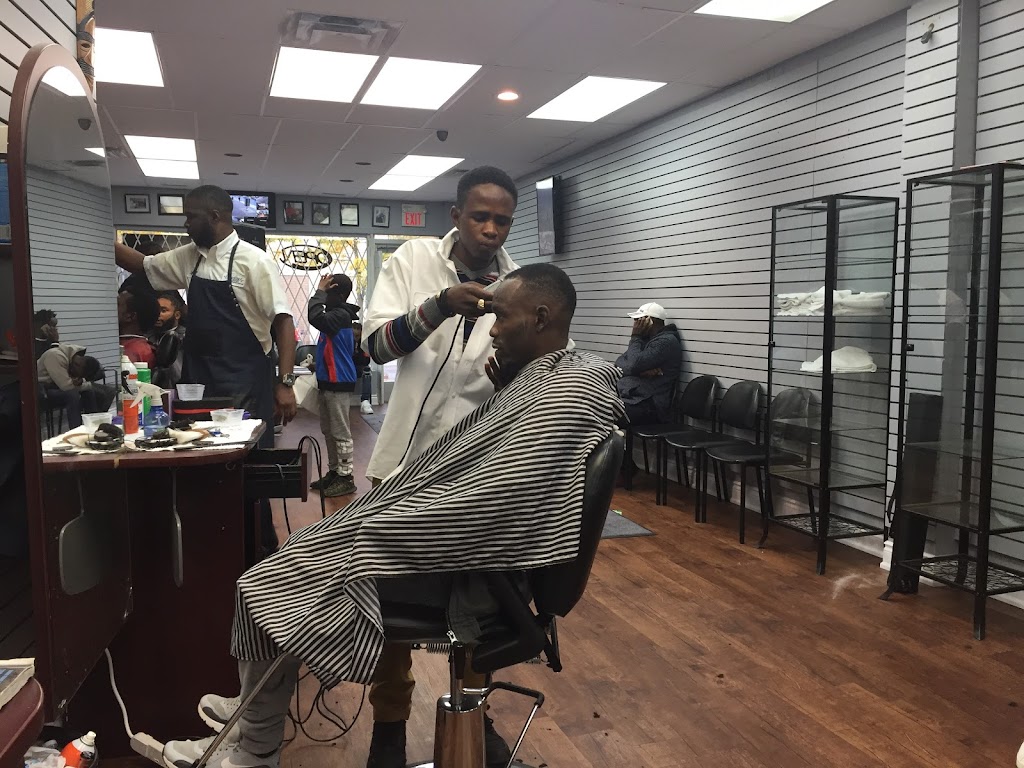 Blessings Hairport | 2103 Weston Rd, York, ON M9N 1X7, Canada | Phone: (416) 235-1666