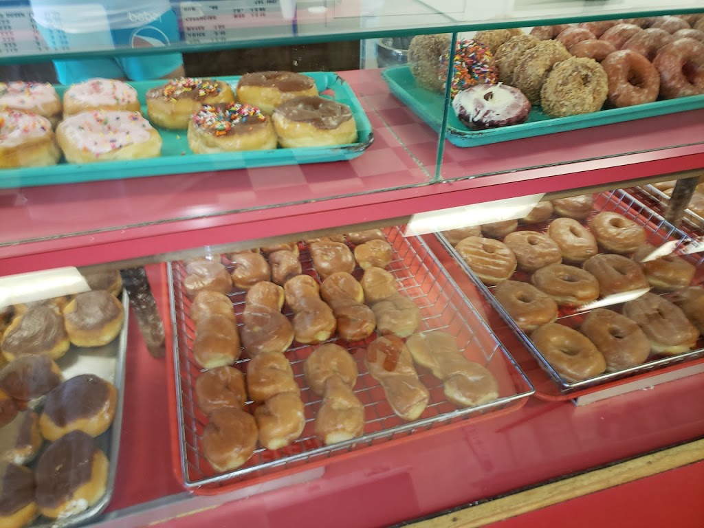 Famous Doughnuts | 3043 Main St, Buffalo, NY 14214, USA | Phone: (716) 834-6356