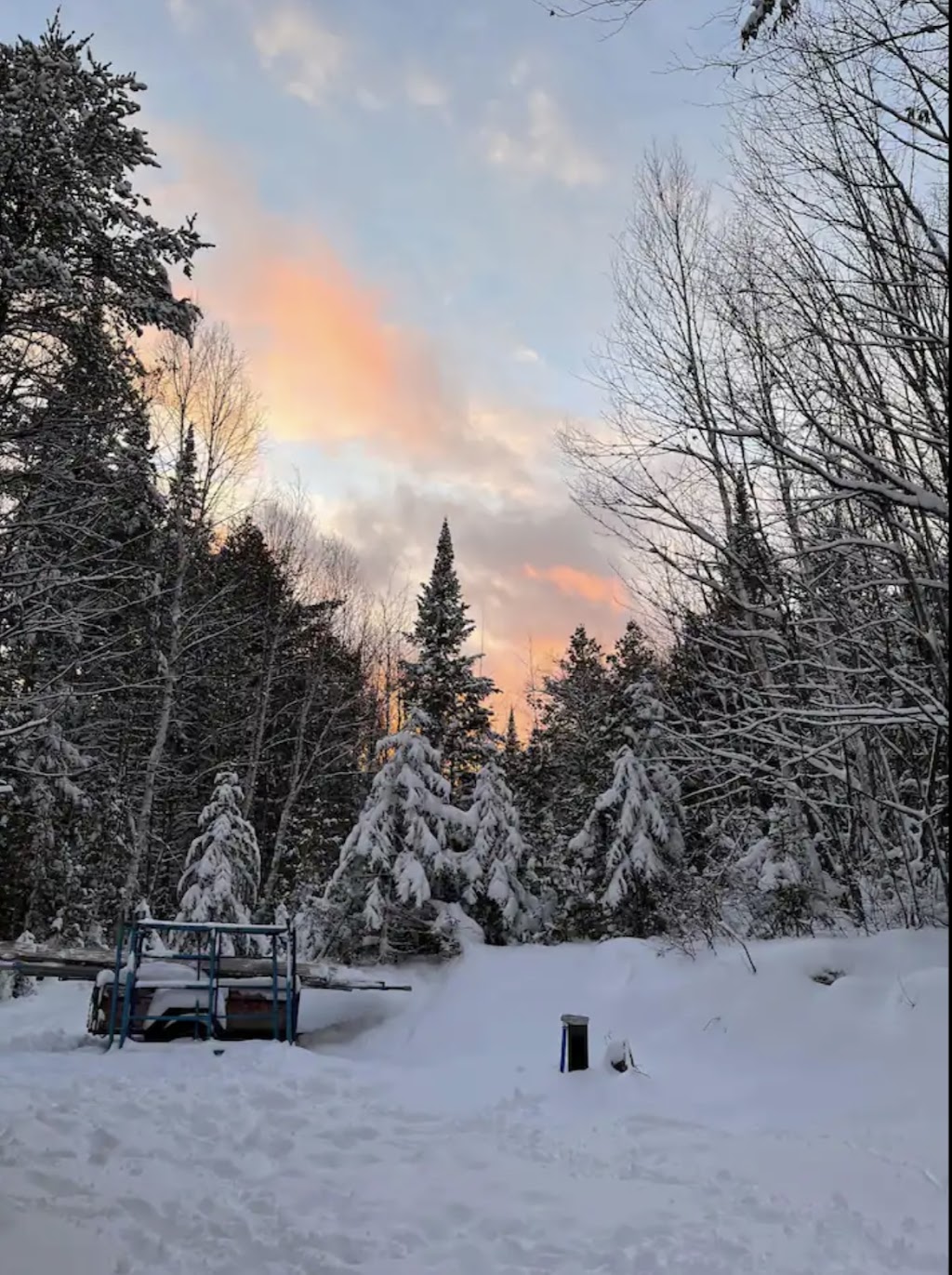 Chalet Le SNÖ house | Chem. du Qur du Cerf, Matawinie, QC J0K 2B0, Canada | Phone: (819) 269-6043