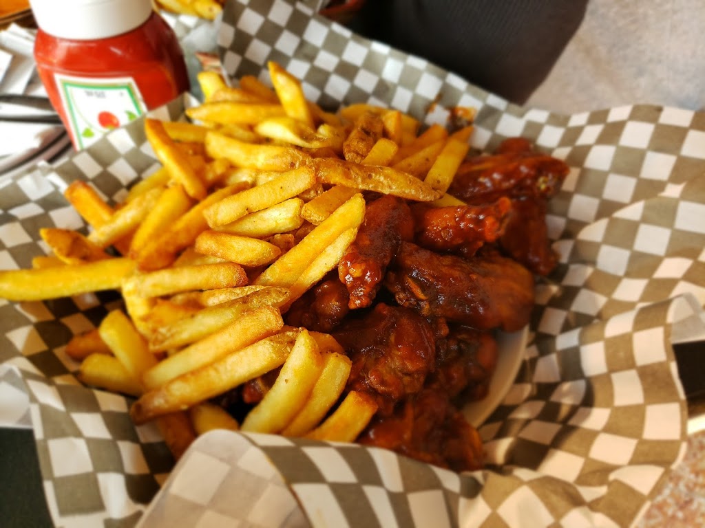 The Wally Tap & Grill | 302 OConnor Dr, East York, ON M4J 2T8, Canada | Phone: (416) 425-6136