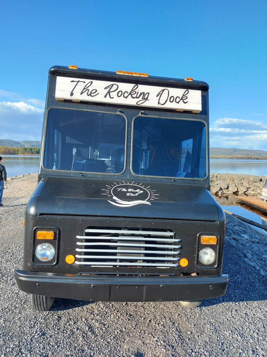 The Rocking Dock | 213 Vances Side Rd, Dunrobin, ON K0A 1T0, Canada | Phone: (613) 832-1414